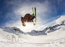 28圈中国-瞩目焦点处，钢铁之师排除万难 强势问鼎冠军宝座